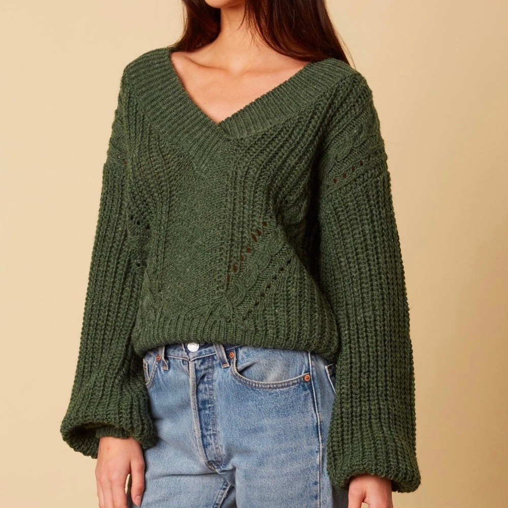 Me to We Forest Green Bishop Sleeve V-Neck Knit Long Sleeve Sweater, S